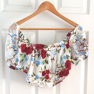 Lulu's women's floral crop top with puff sleeves, size S